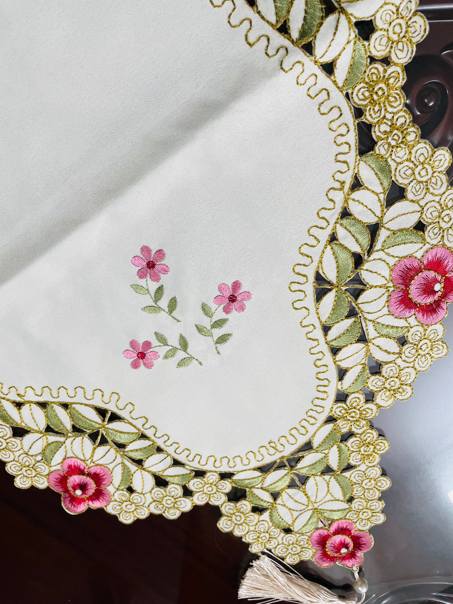 Luxurious Floral Embroidered Table Runner Set