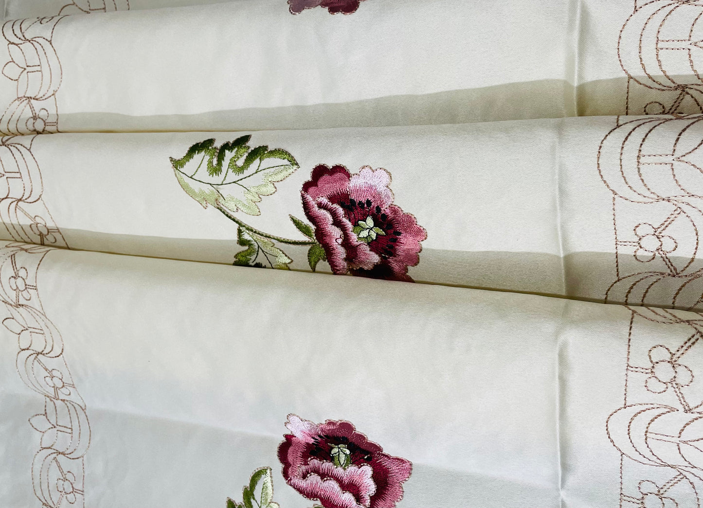 European Rose Hollow Embroidered Tablecloth
