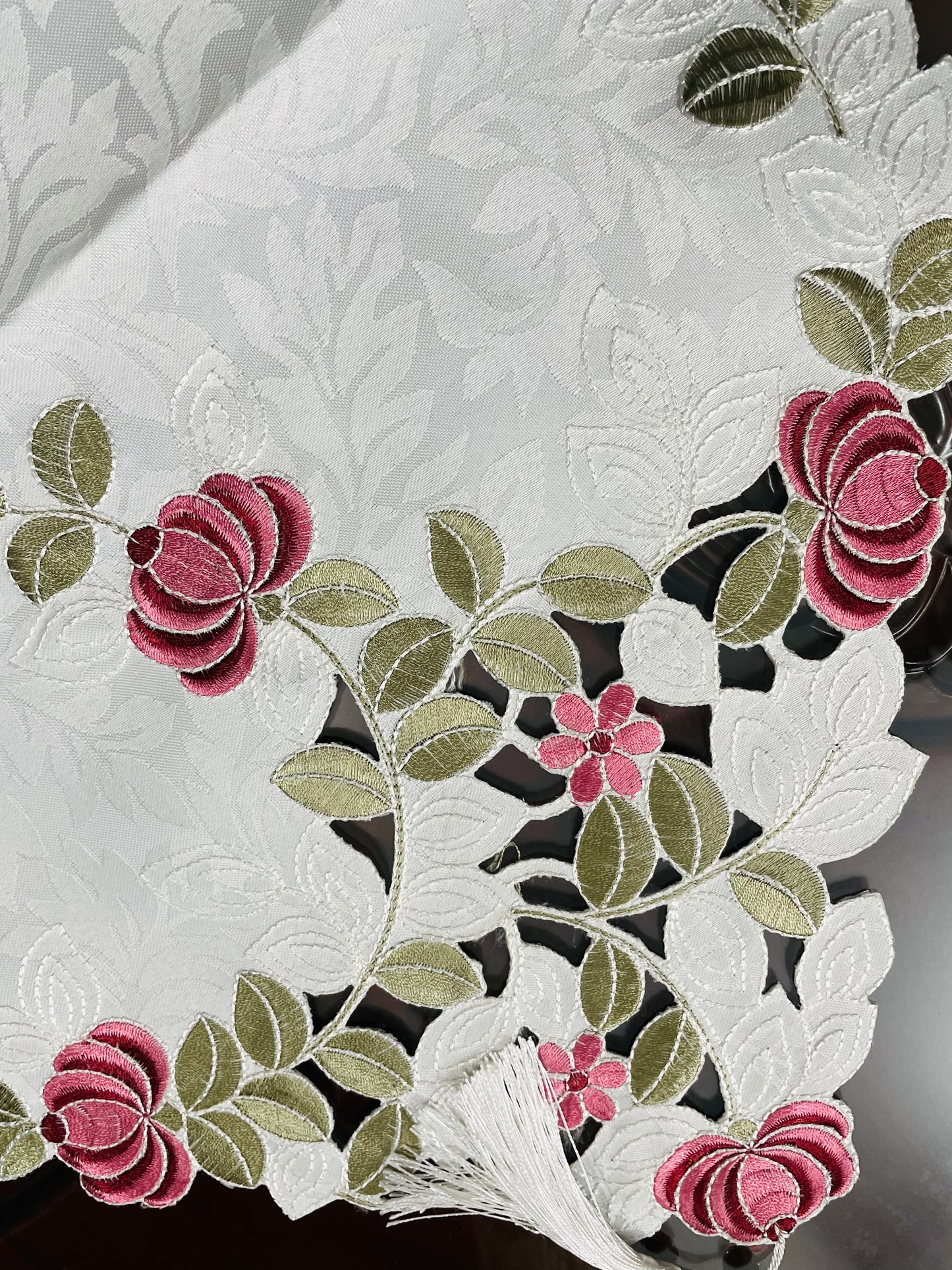 Luxurious Floral Embroidered Table Runner Set