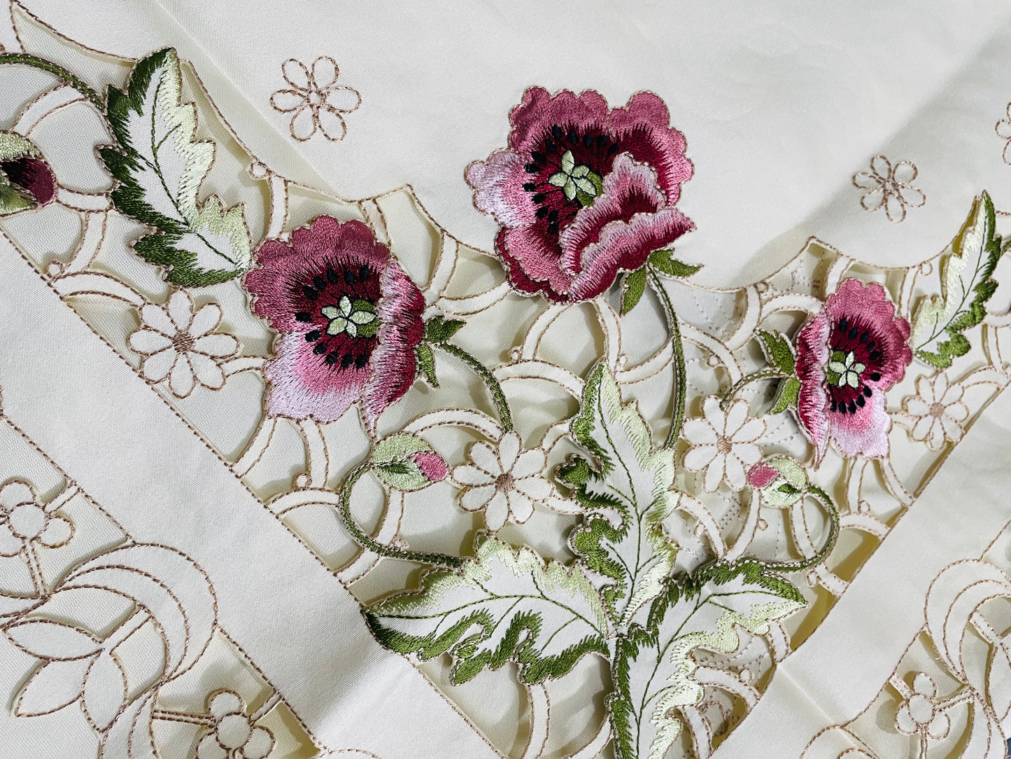 European Light Hollow Embroidered Tablecloth