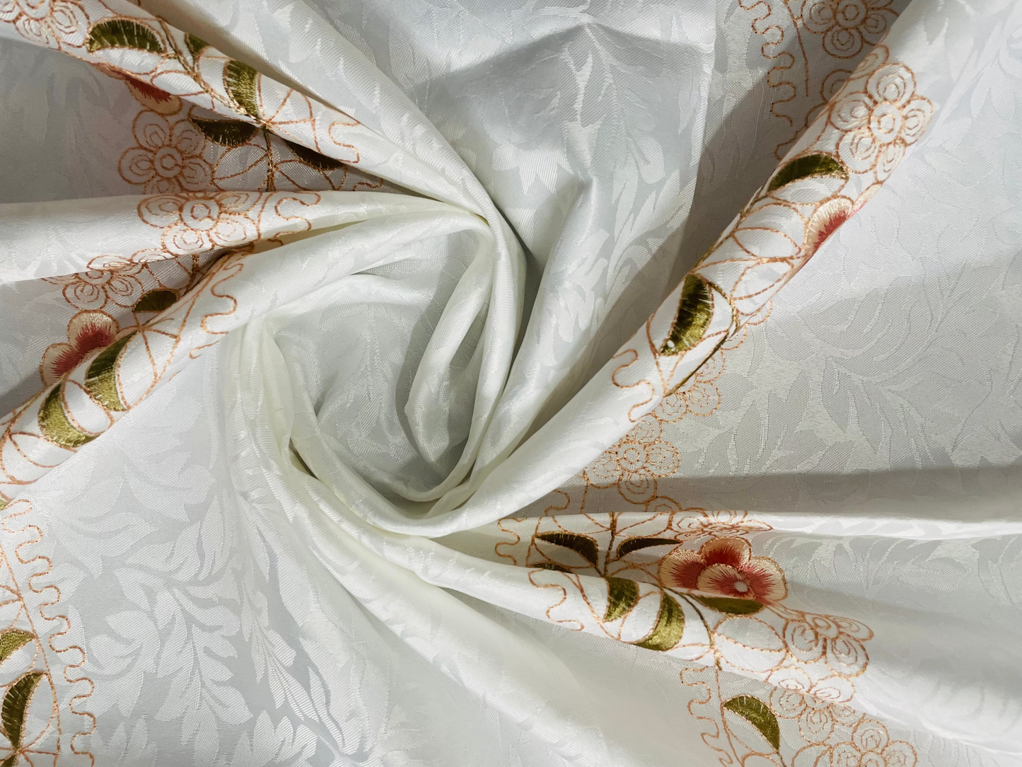 European Pastoral Hollow Embroidered Tablecloth