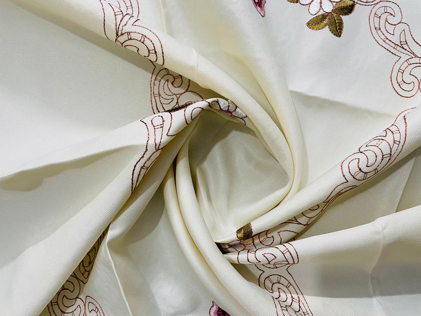 European Wildflower Hollow Embroidered Tablecloth