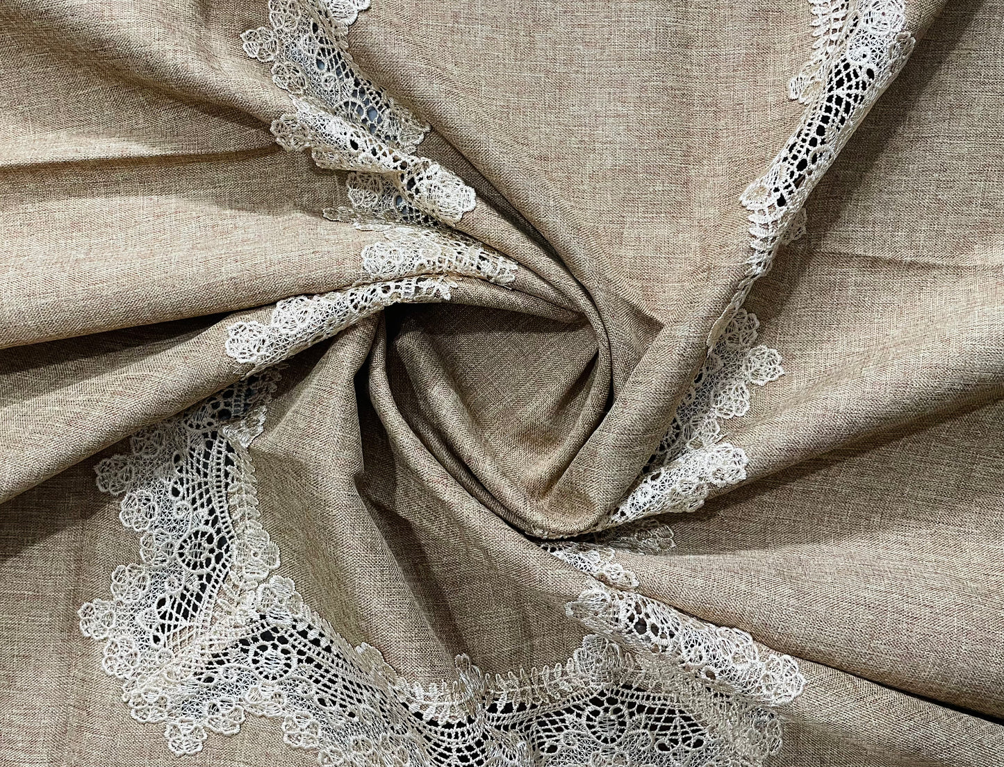 American Classic Openwork Lace Tablecloth